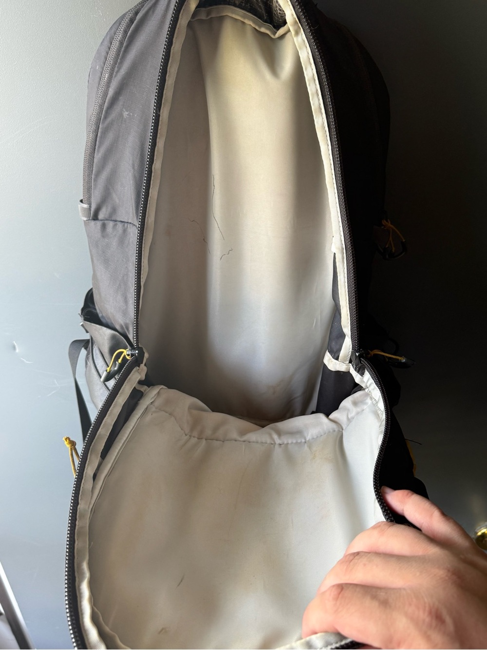 The North Face Two-Tone Yellow and Black Daypack Backpack 31L - Picture 7 of 10